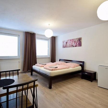 Apartman Zlatovska 22B Trenčín Exteriör bild
