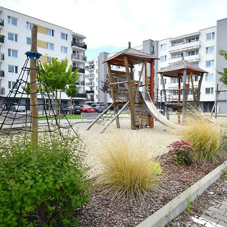Apartman Zlatovska 22B Trenčín Exteriör bild