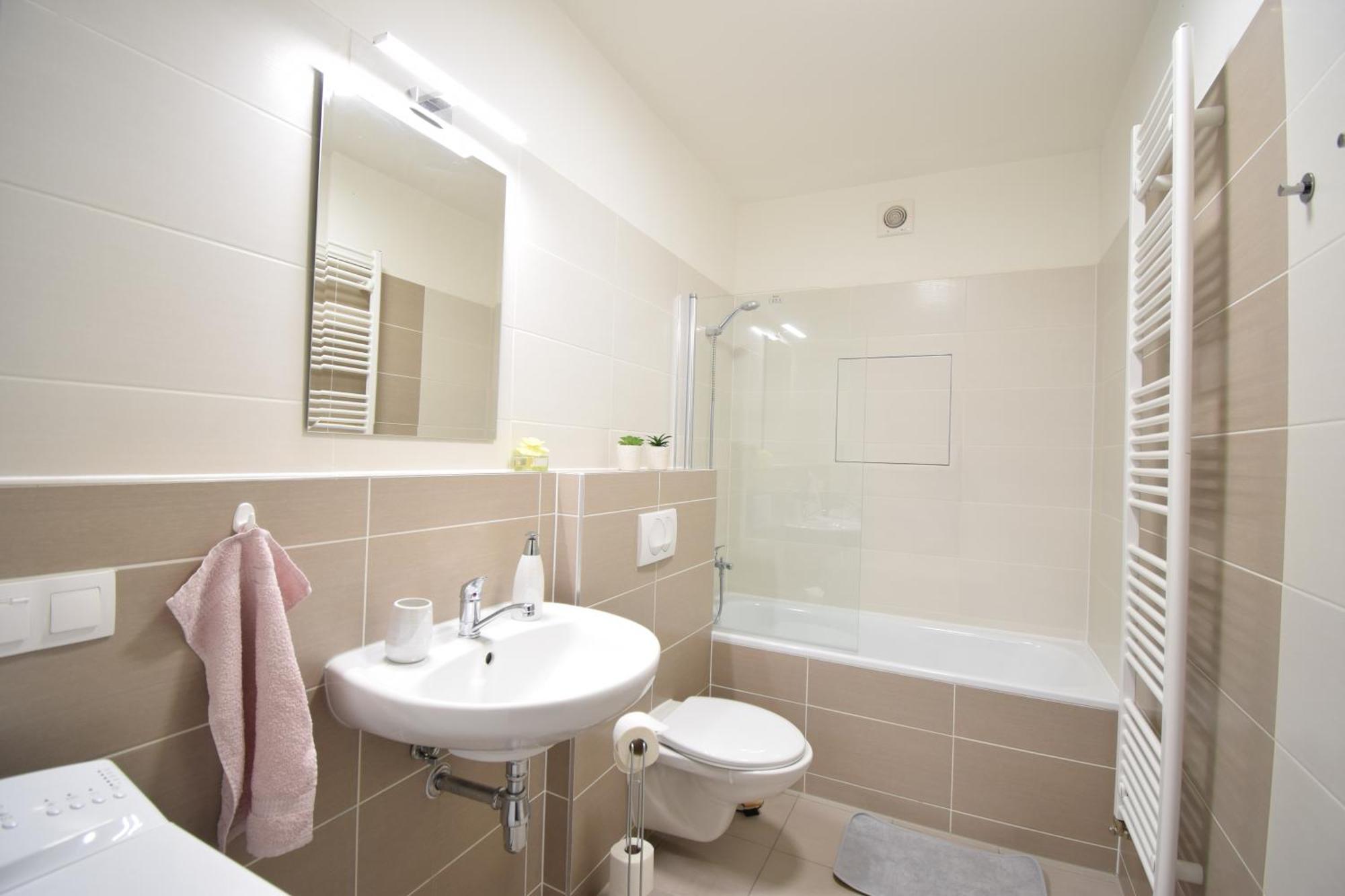 Apartman Zlatovska 22B Trenčín Exteriör bild