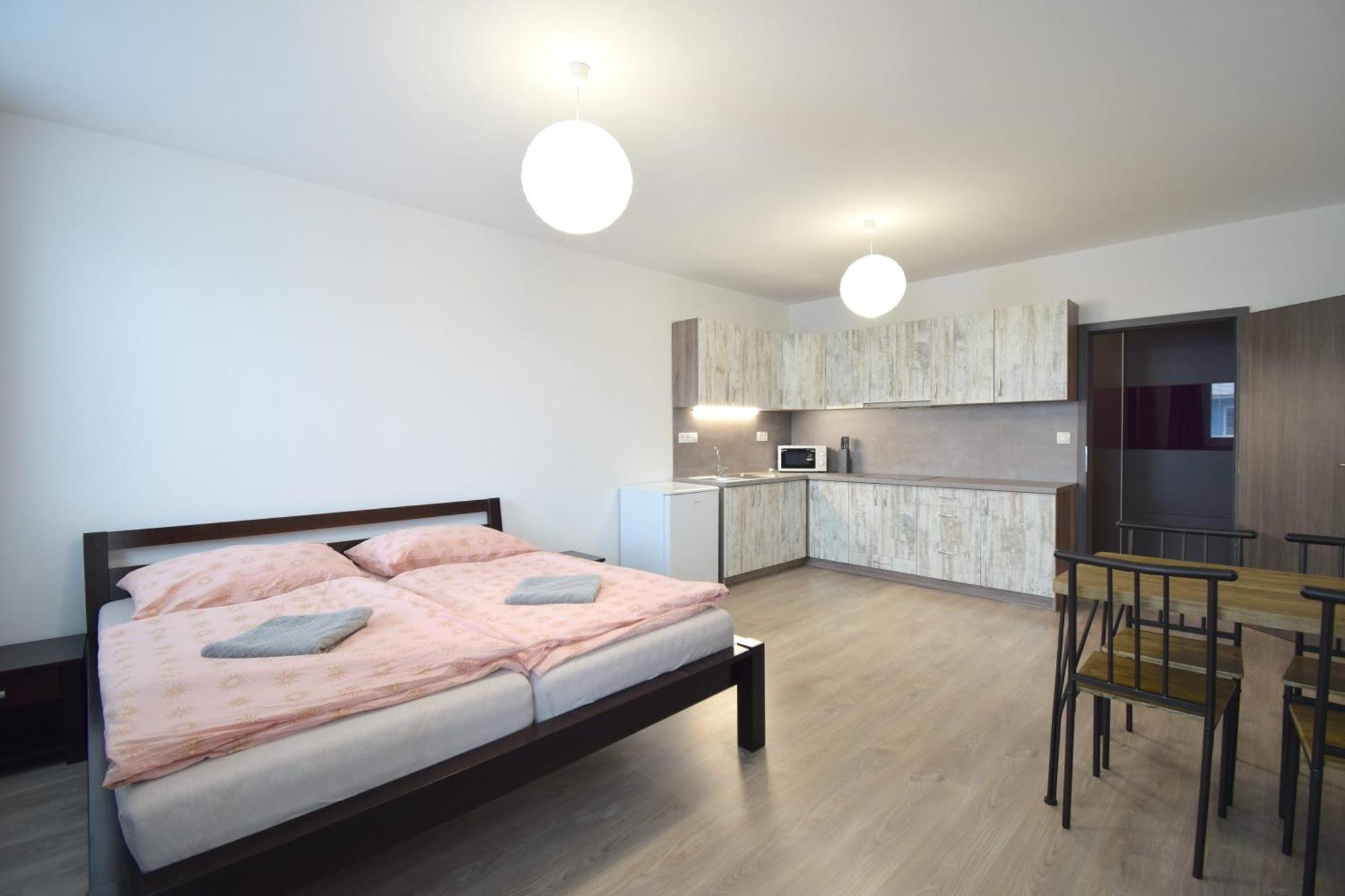 Apartman Zlatovska 22B Trenčín Exteriör bild