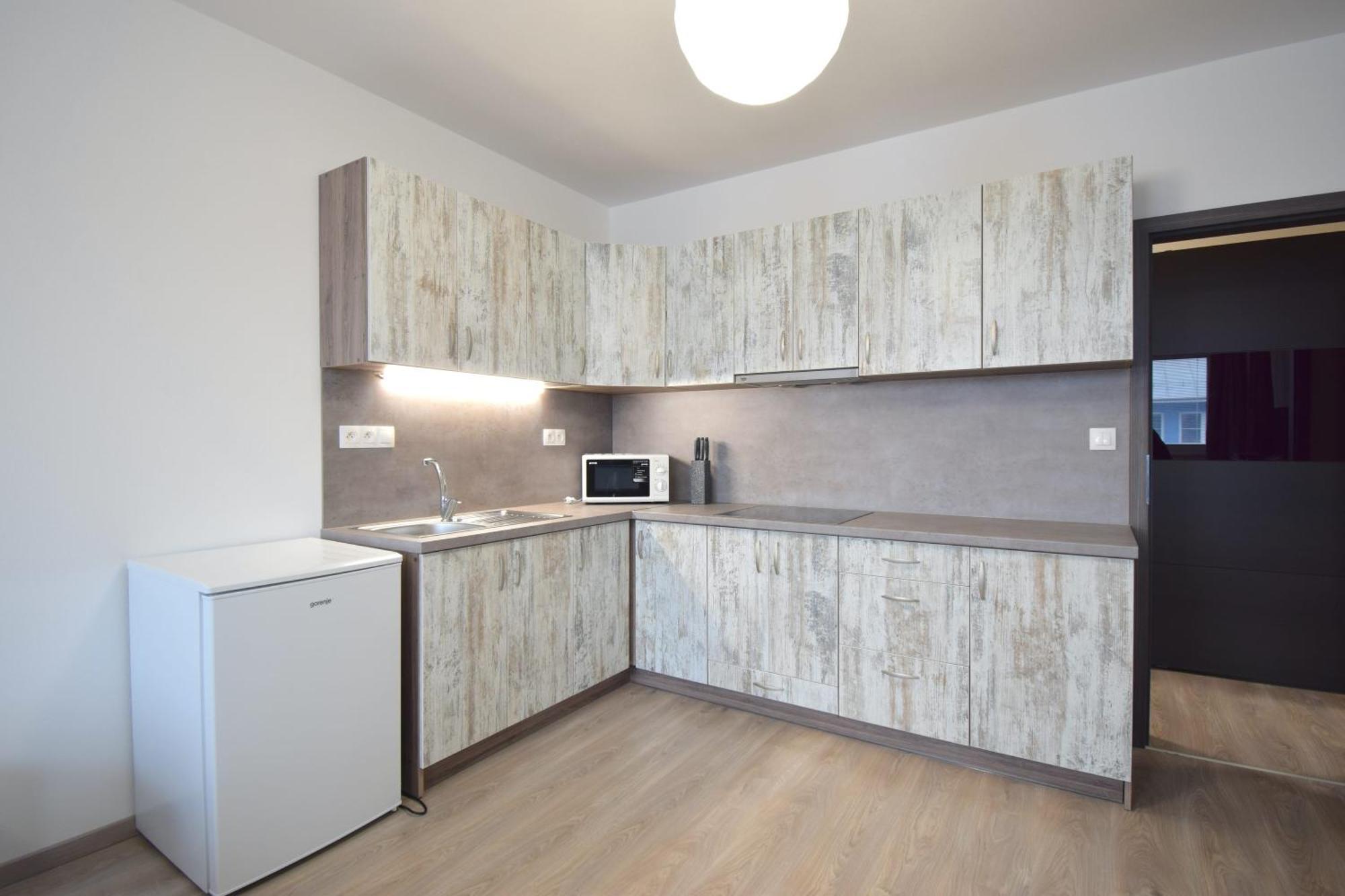 Apartman Zlatovska 22B Trenčín Exteriör bild