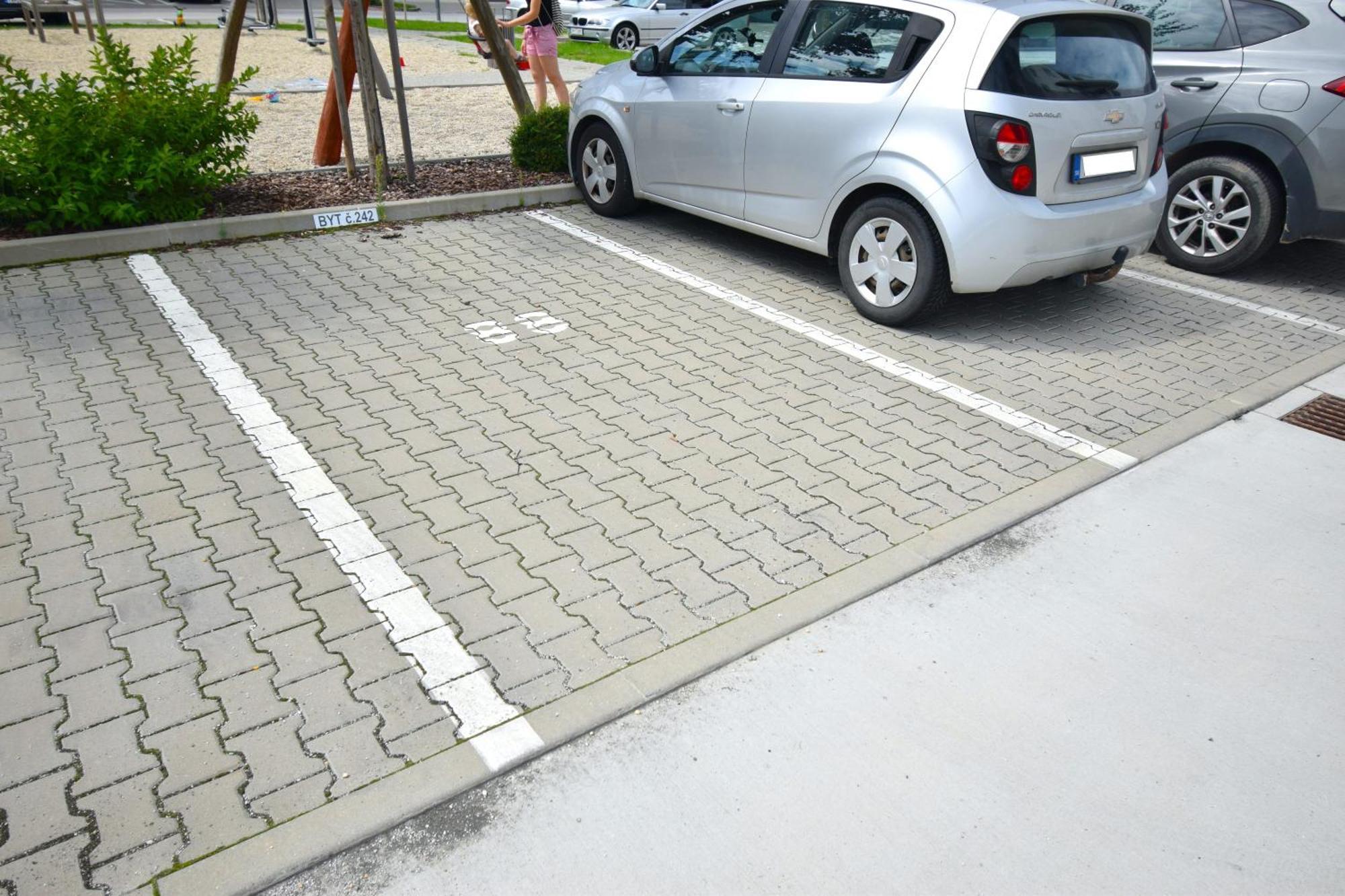 Apartman Zlatovska 22B Trenčín Exteriör bild